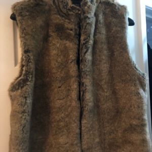 Women’s zip fur vest size xl